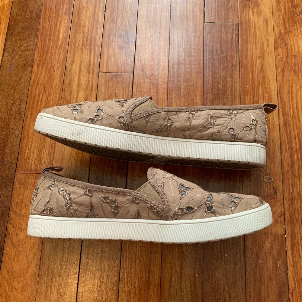 Kookaburra by UGG Taupe Slip-on Shoes (Size 10)